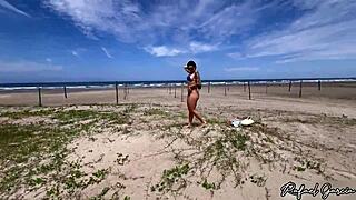 Fucked hot girl in kiosk?