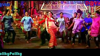 kareena shows her hottest navel teasing big tits