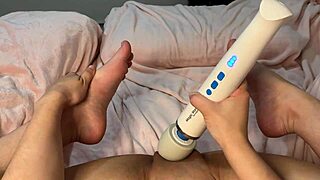 Showing my feet while cumming!