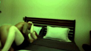 sentando na rola do negão gostoso