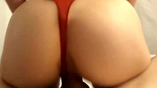 Vicina calda labbra succose geme con fica rasata squirting e creampie