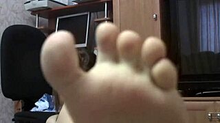 ¡Volví de clase para masturbarme en el aula!