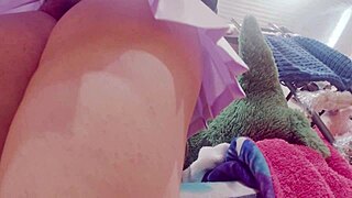 Se graba sin bragas para buscar al primer hombre que le haga un anal profundo