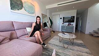 Vim por conforto, ganhei foda boa, diz ela. De quatro com pauzão.