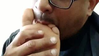 Ex děvka ukazuje prstý na nohou!