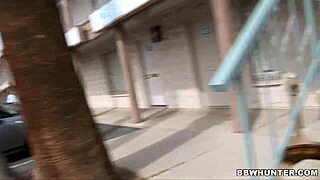 Jelly Bean's Huge Sexy Butt Shaking!