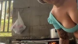 mulher casada fazendo live usando roupa curta quase pelada nos usa