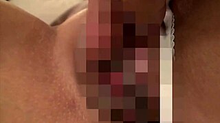 近所でも有名なjカップ人妻 旦那の不在中に自宅で撮影した奇跡のハメ撮り映像 4