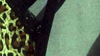 Mi madrastra me coquetea por whatsapp with teasing and huge sexy body