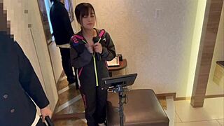 Inexperienced High School Couple Has Awkward Blowjob and Sex in Karaoke