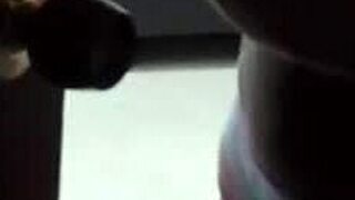 sorprendo a mi cuñada cambiandose de ropa y le clavo la verga de pie hasta correrme