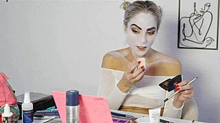 Harley Quinn makeup tutorial by Miss Daisy Diamond