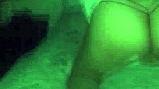 Uite ce nevastă latină fierbinte e gata să ia două puli ca profesionistă