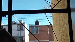 practicando nudismo en lugares publicos al aire libre