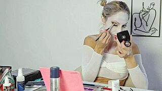 Harley Quinn makeup tutorial by Miss Daisy Diamond