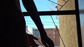 practicando nudismo en lugares publicos al aire libre