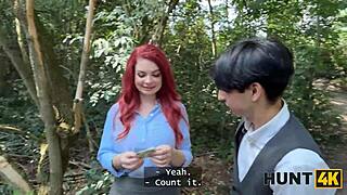 Lutka punapää Olivia viettelee tuottajaa isoilla tisseillään ja täydellisellä kropallaan julkisella