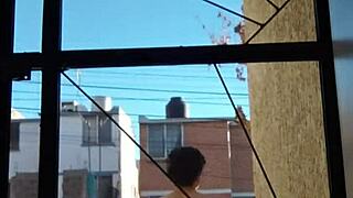 practicando nudismo en lugares publicos al aire libre