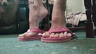 Huge talons on curvy exotic feet with long nails