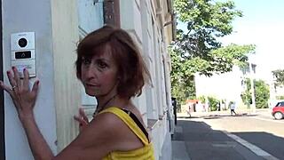 Vovó Leva Gozada no Clube de Sexo