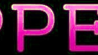 Uusi makea Sophia on valmis kamerahuoraksi, taivutetaan takaa ja kasvoille