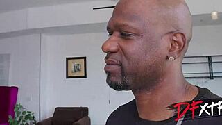 Cougar Frenchy Seduces Trainer In Hot Workout - Dfxtra