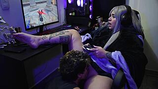 I am an otaku prostitute getting fucked while playing fortnite