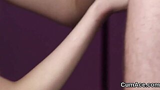 Wow, cewek mesum seksi kena sperma gede di muka telan semua!