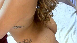 Я нудистская танцовщица, знаешь?