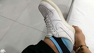 義弟の嫁のお尻をマッサージしてチンポ吸わせる