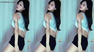 Chinese Girl Dances Seductively And Invites To Fuck Her Pussy