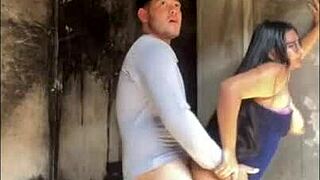 Le Ofrezco Dinero A Una Venezolana A Cambio De Que Me Deje Follarla En Publico