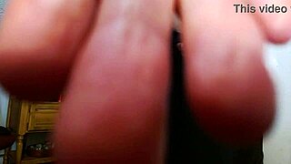 1150 Dawn Taytında Büyük Kalçalı Gösteriyor, Orgazm Engelleme ile