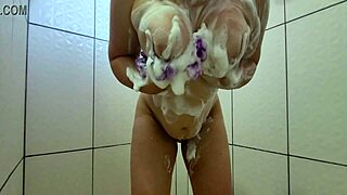 Amo Quando Minha Stepmom Grava Ela Tomando Banho