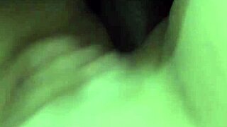 mulher do corno gozando pelo cus� no cu da mulher do corno