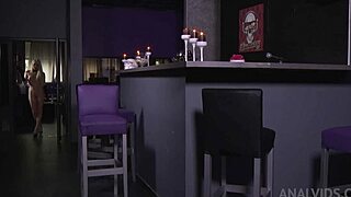 Lola Taylor Shoves Huge Dildos Up Her Ass Ots135