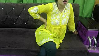 Mulkin indulges in hardcore sex with servant manoj in hindi audio