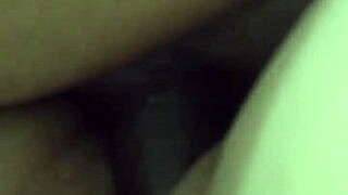 mulher do corno gozando pelo cus� no cu da mulher do corno