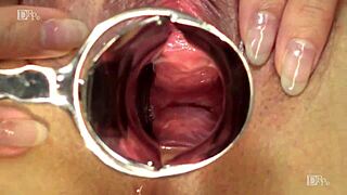 Rin Sakita comparte su colección secreta de coños jugosos para ver bien adentro