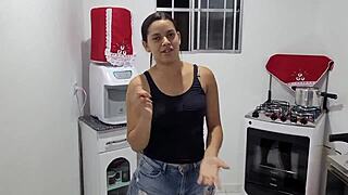 morena deliciosa provocando seu público