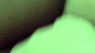 mulher do corno gozando pelo cus� no cu da mulher do corno