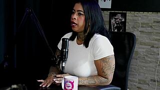 Clientul comandă câine să lingă, preferă bărbați mari, lovește fată la club - Marcelly Mello Sheer Red