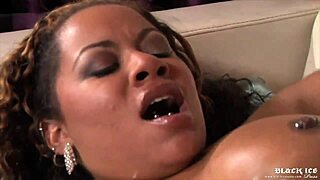 skyy black and bonita butterfly lick each other's oiled pussies 😏