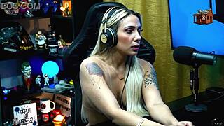ruan asks bruna lambertini for a kiss, she sits naked on his lap - podcast popum