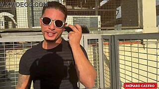 falando no telefone com minha esposa enquanto como a buceta da amiga dela