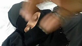 Muslim girl fucks hindu boyfriend 😏