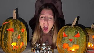 Я сквиртила в ночь Хэллоуина, стараясь не кончить до конца