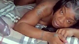 minun pieni 18+ 18+ sisarpuoli hyödyntää hetkeä kun tulen kotiin, haluaa testata mustan kyrpäni.