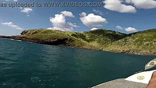 Давай возьмем интригующую лодочную прогулку