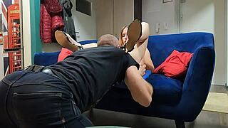 eating this hot girl's pussy while she plays on her phone is such a thrill